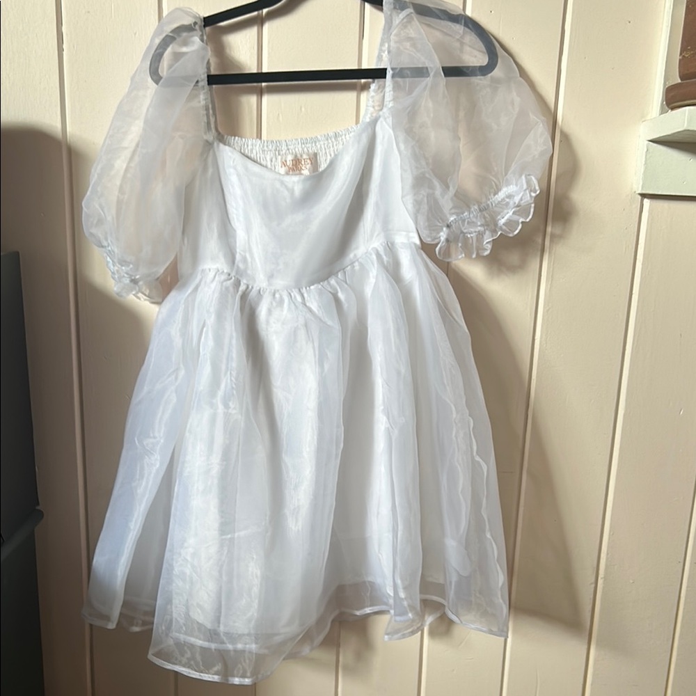 Elegant White Mini Dress